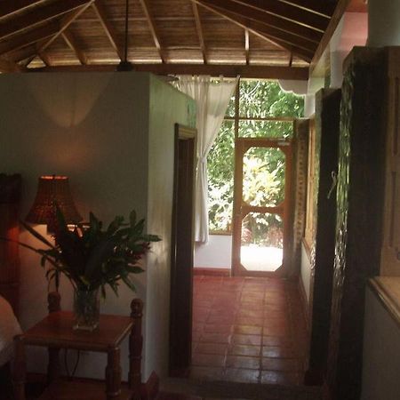 Ian Andersons Caves Branch Jungle Lodge Белмопан Екстериор снимка